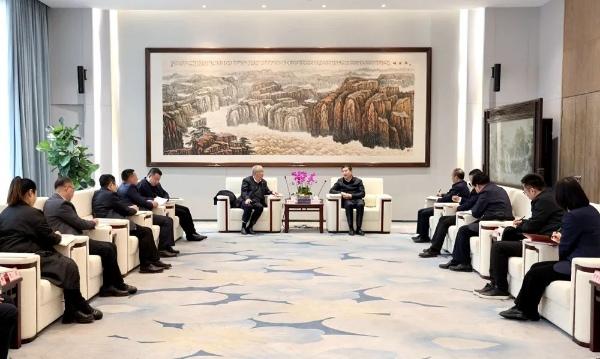 張文琪會(huì )見(jiàn)隆基綠能科技股份有限公司創(chuàng  )始人、總裁李振國一行